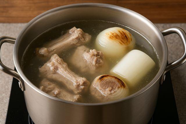 Nấu nồi nước dùng hủ tiếu xương