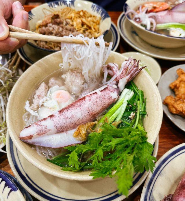 Thưởng thức hủ tiếu mực - Ảnh sưu tầm