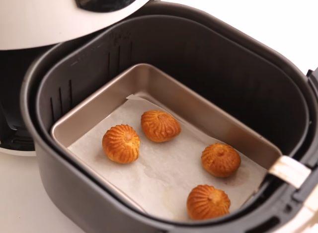 Cách nướng bánh su kem bằng nồi chiên không dầu - ảnh sưu tầm