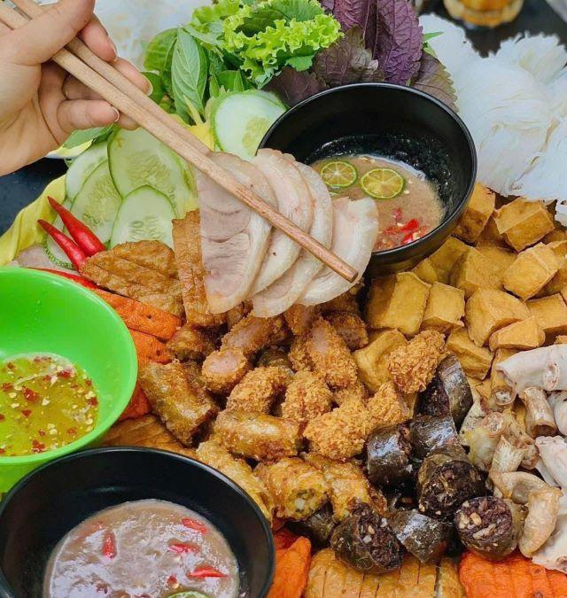 Bún đậu mắm tôm là một món ăn đường phố dân dã, xuất sứ từ Hà Nội - Ảnh sưu tầm