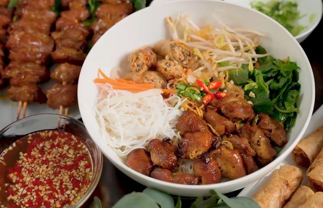 Cách làm bún thịt nướng ngon, đơn giản tại nhà