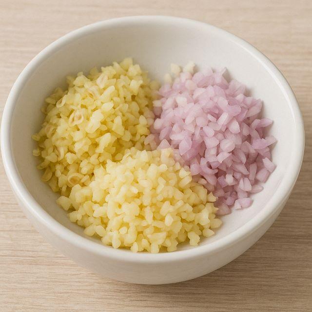 Sả, tỏi, hành tím băm nhỏ
