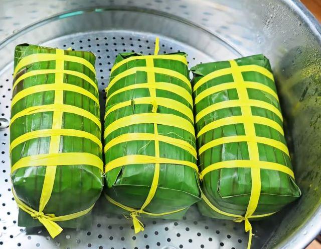 Cho chả chay vừa gói vào nồi hấp để hấp - Ảnh sưu tầm