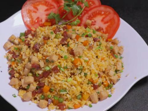 Cách làm cơm chiên Dương Châu truyền thống thơm ngon chuẩn vị