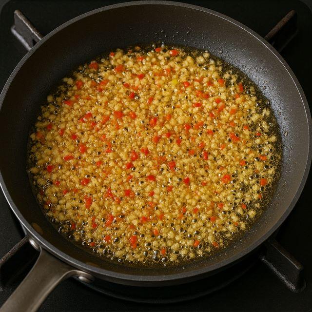 Phi thơm tỏi, sả và ớt băm