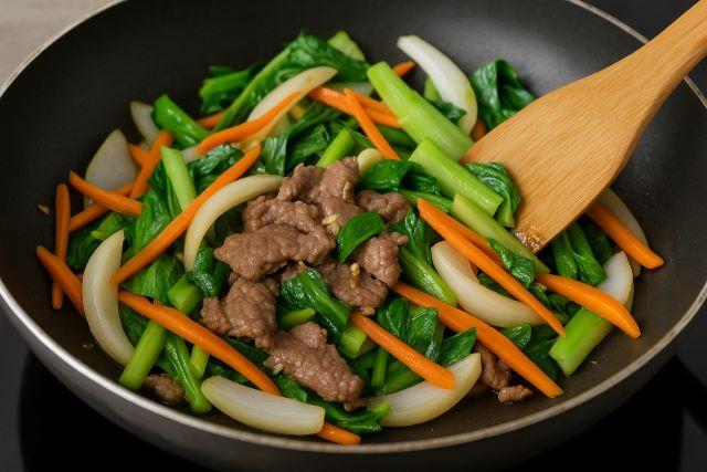 Xào thịt bò và rau củ
