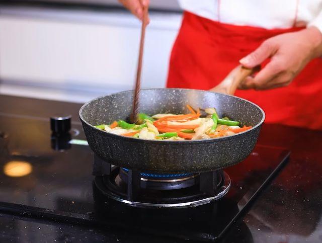 Xào rau củ với đậu hũ