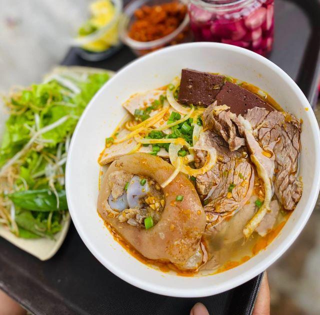Bún bò Huế sẽ ngon hơn khi bạn thưởng thức lúc nóng - Ảnh sưu tầm