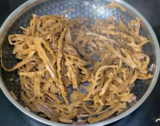 Phi thơm hành và xào măng - Ảnh sưu tầm