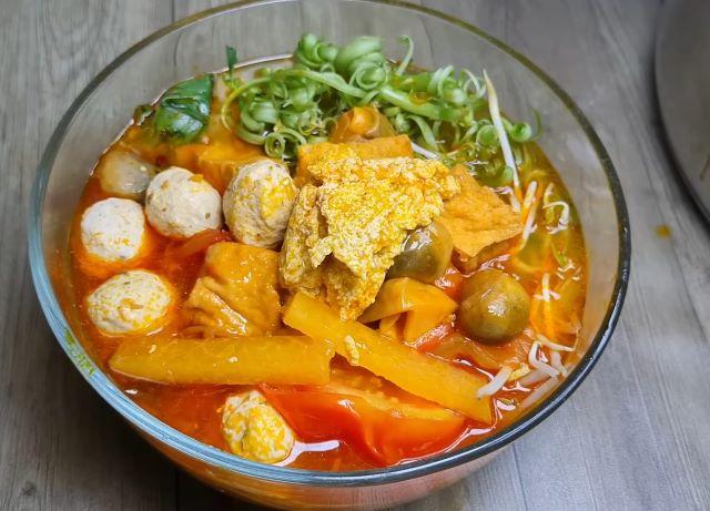 Thưởng thức bún riêu chay nóng hổi vừa nấu - Ảnh sưu tầm