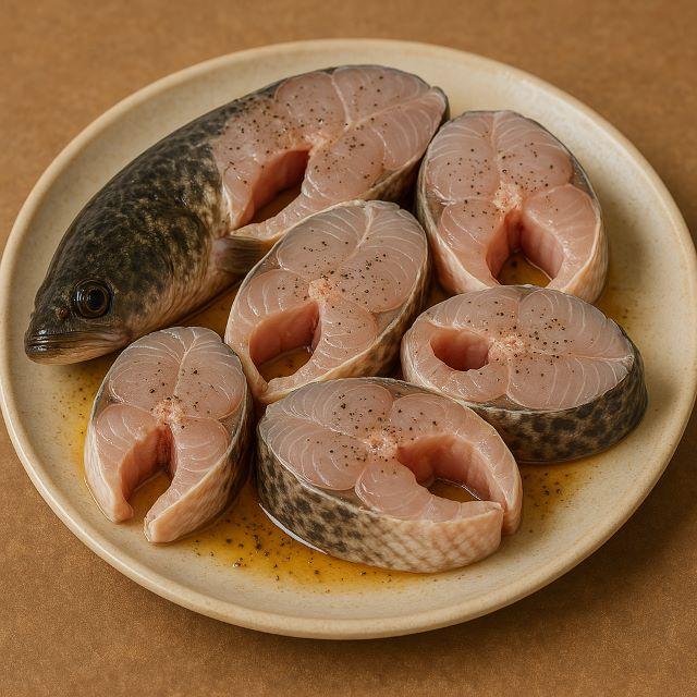 Sơ chế và ướp cá