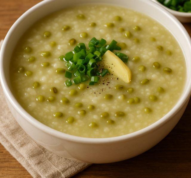 Thưởng thức ngay tô cháo đậu xanh nóng hổi thơm ngon