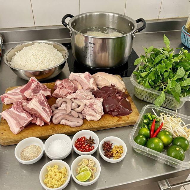 Nguyên liệu để nấu cháo lòng miền Nam