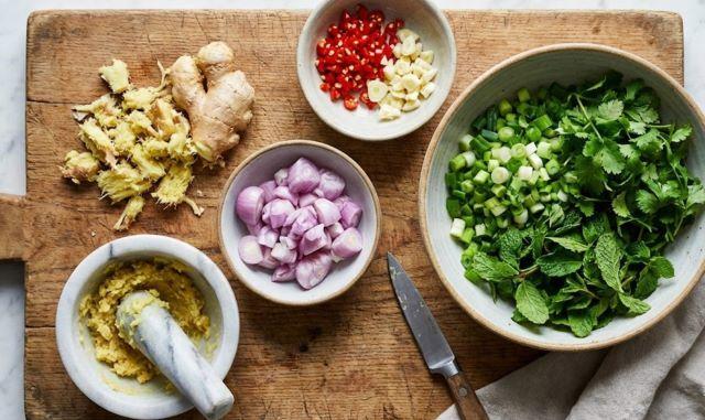 Chuẩn bị và sơ chế các nguyên liệu để nấu cháo vịt