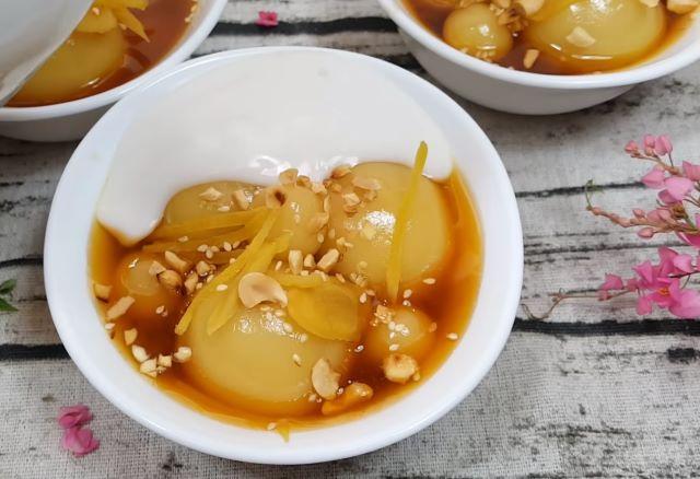 Cho chè trôi nước ra bát và thưởng thức thôi - Ảnh sưu tầm