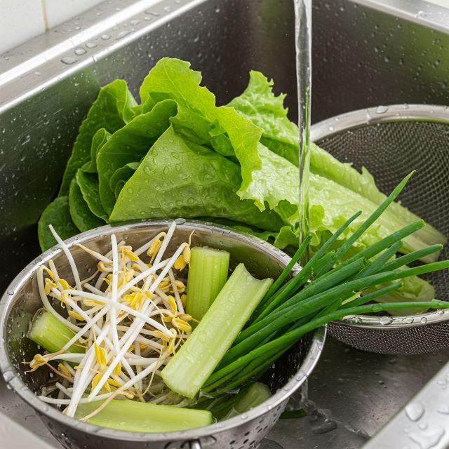 Rửa sạch rau sống