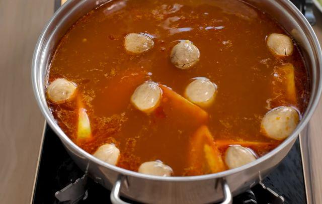 Nấu nước lẩu hải sản - Ảnh sưu tầm