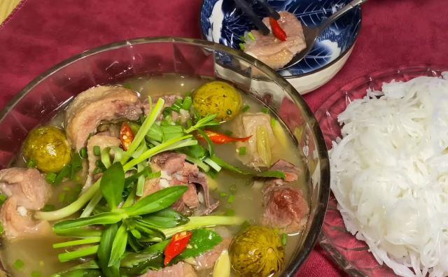 Đôi nét về món lẩu vịt ôm sấu - Ảnh sưu tầm