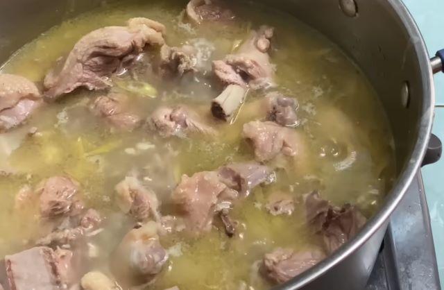 Nêm nếm lại gia vị xem đã vừa ăn chưa rồi tắt bếp - Ảnh sưu tầm