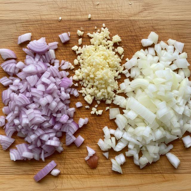 Sơ chế tỏi và hành tây, hành tím