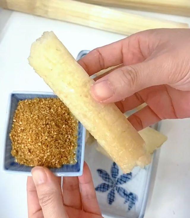 Cơm lam ăn với muối vừng - Ảnh sưu tầm