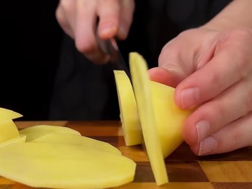 Khoai Tây Trứng Kiểu Mới: Món Ngon Đơn Giản Khiến Bạn Quên Cả Pizza