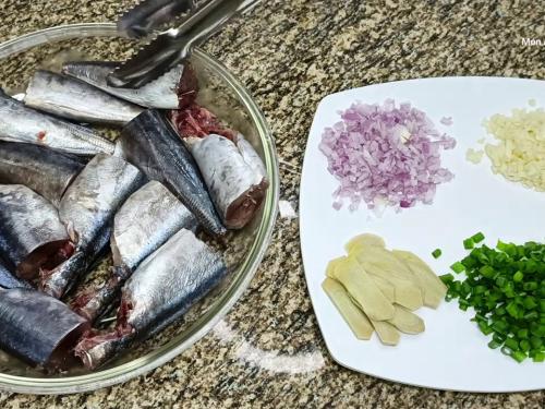 Cá Nục Rim Nước Mắm: Bí Quyết Chiên Giòn, Rim Đậm Đà "Hào Cơm" Khó Cưỡng