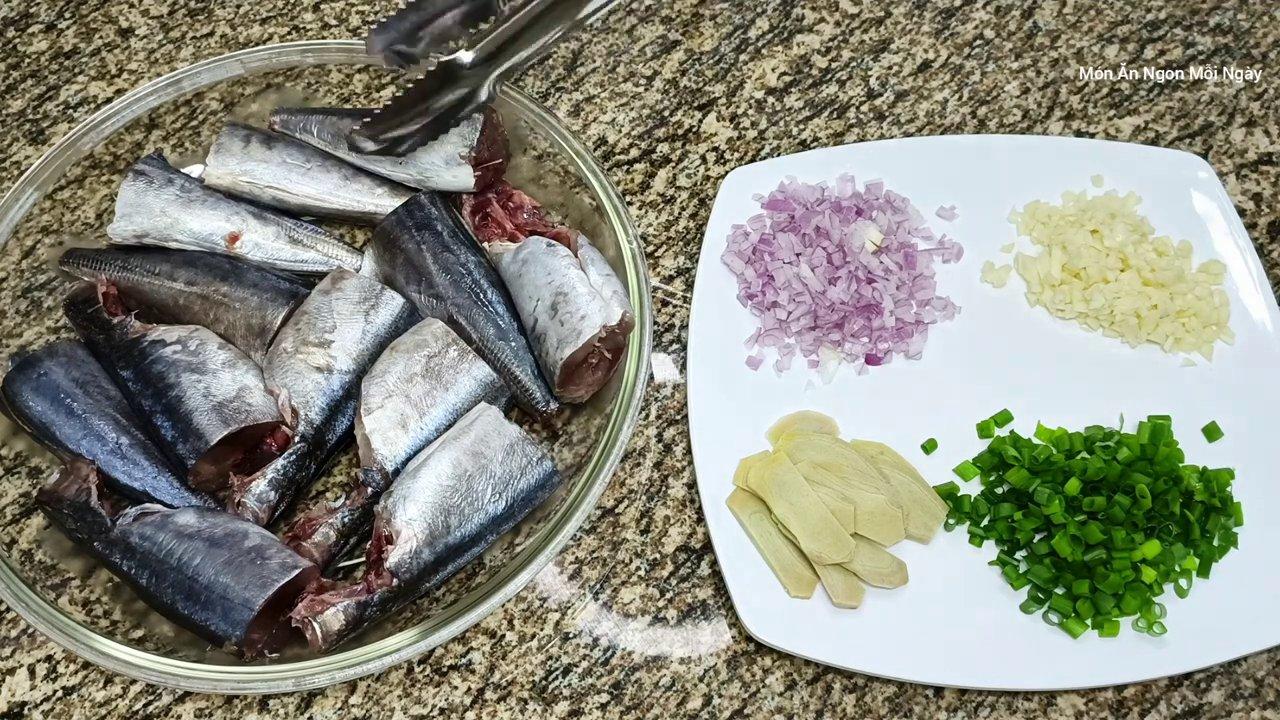Cá Nục Rim Nước Mắm: Bí Quyết Chiên Giòn, Rim Đậm Đà "Hào Cơm" Khó Cưỡng