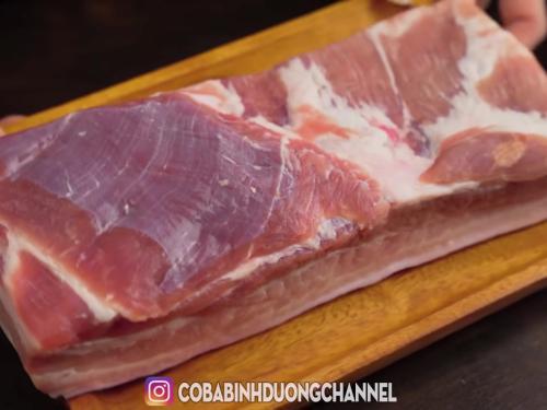 Thịt Ba Rọi Chiên Giòn Sốt Mắm: Bí Quyết Lớp Áo Giòn Rụm, Thấm Vị Đậm Đà