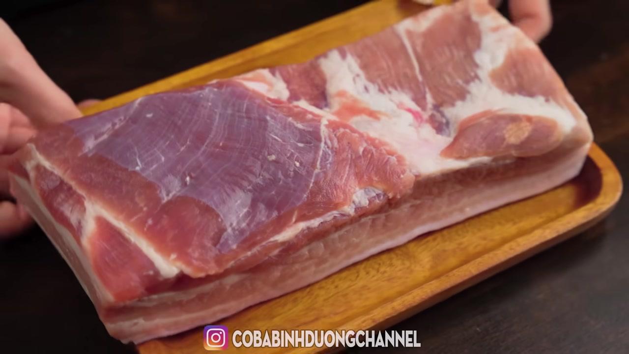 Thịt Ba Rọi Chiên Giòn Sốt Mắm: Bí Quyết Lớp Áo Giòn Rụm, Thấm Vị Đậm Đà