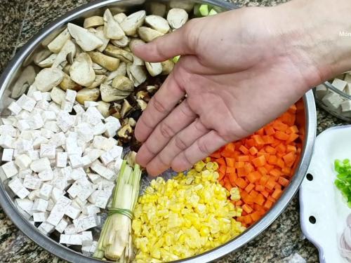 Cháo Chay Thập Cẩm: Công Thức Nấu Đơn Giản, Hương Vị Đậm Đà Cho Bữa Sáng Thanh Đạm