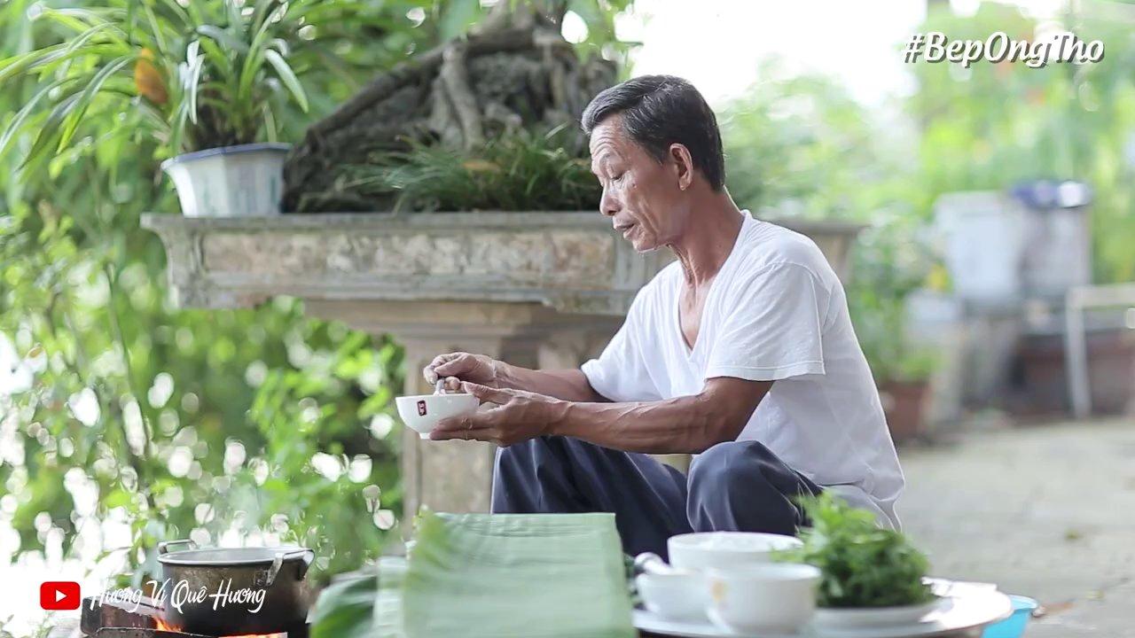 Bánh Ngải Cứu Và Nem Chua: Hai Món Quê Đưa Cơm Cực Đỉnh