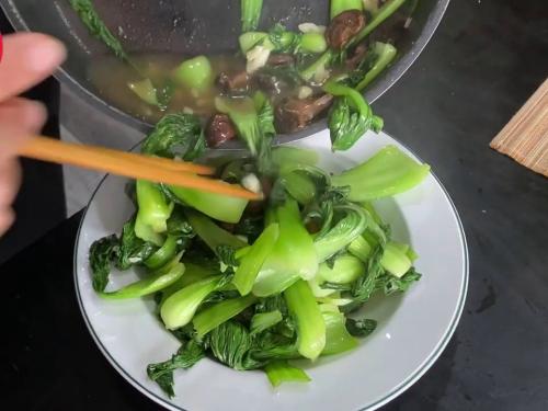 Khám Phá 20 Món Xào Ngon Đưa Cơm, Biến Bữa Ăn Gia Đình Thêm Phần Hấp Dẫn