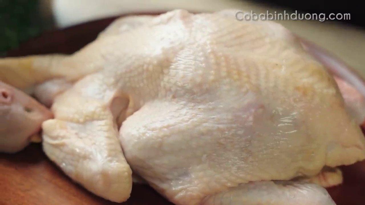 Chuẩn bị nguyên liệu tươi ngon là bước đầu tiên quan trọng.