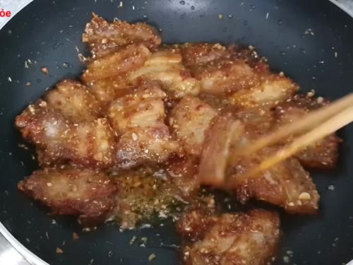 Thịt Heo Chiên Sả Ớt: Món Ngon Đậm Đà, Đơn Giản Cho Bữa Cơm Gia Đình