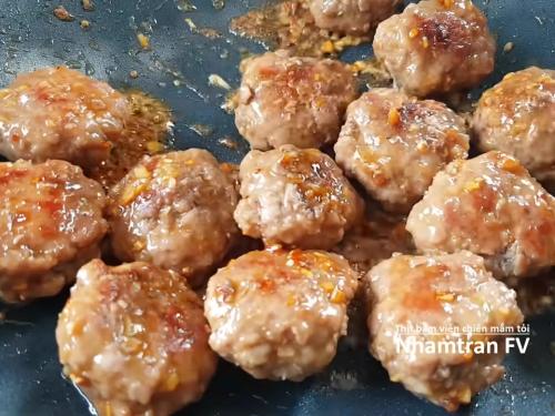 Thịt Viên Sốt Mắm Tỏi - Món Ngon Đơn Giản "Cơm Bay Khỏi Nồi" Cho Bữa Tối
