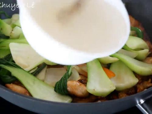 Bí Quyết Xào Ức Gà Mềm Ngon, Không Bị Khô Cho Bữa Cơm Gia Đình