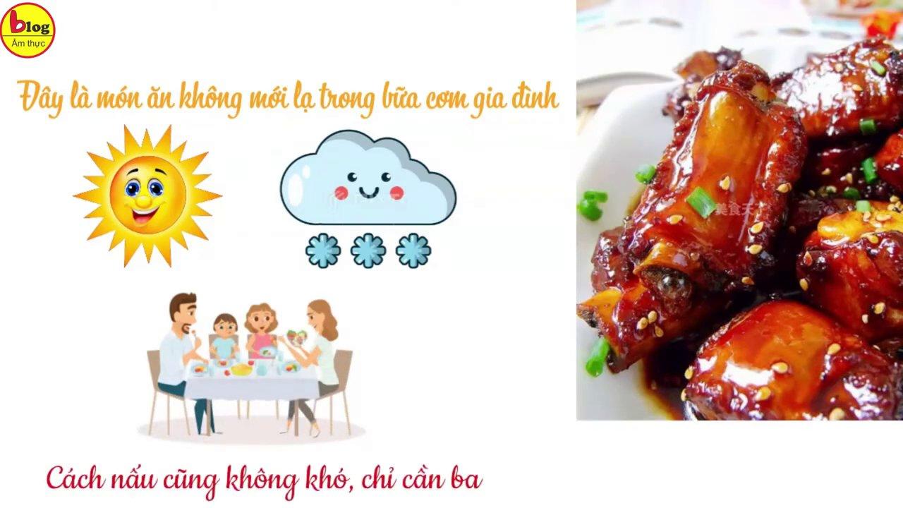 Những miếng sườn non vàng ươm, bóng bẩy được xào cùng sốt chua ngọt sánh mịn.