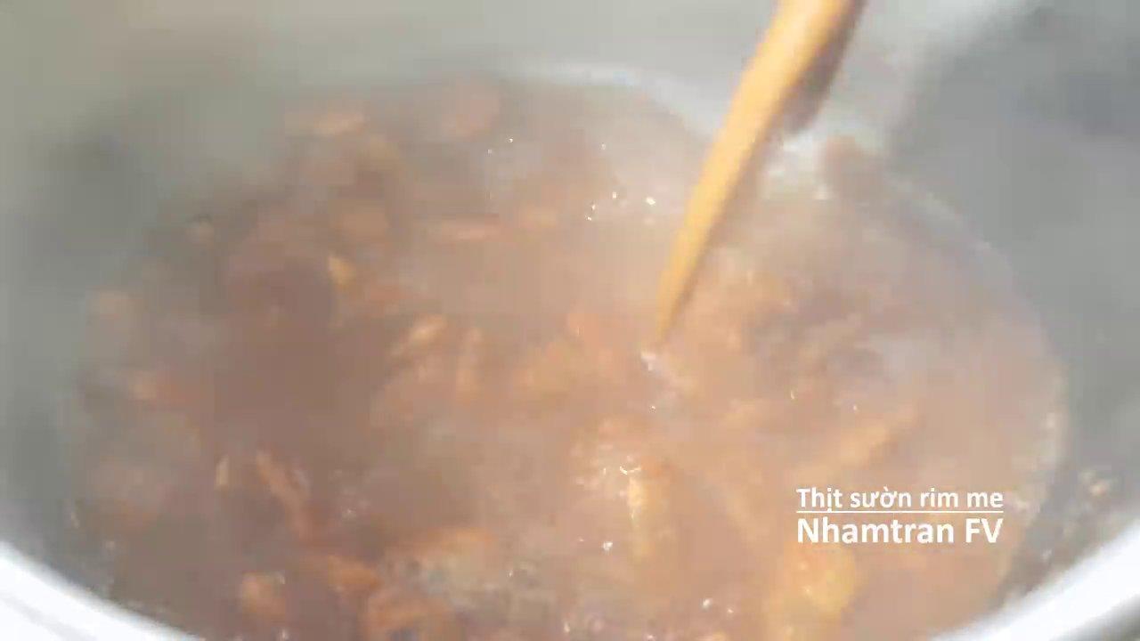 Luộc và xé tơi mề gà để mề nhanh chín và dễ thấm gia vị.