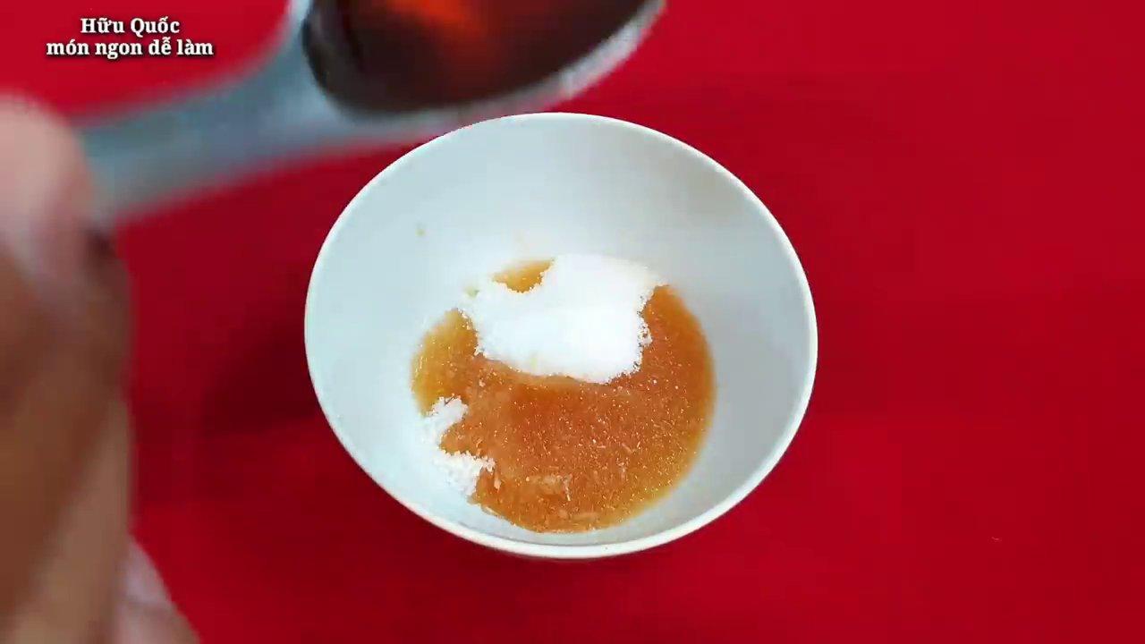 Thành phẩm món phèo chiên nước mắm nóng hổi, thơm lừng, bày ra đĩa vô cùng hấp dẫn.