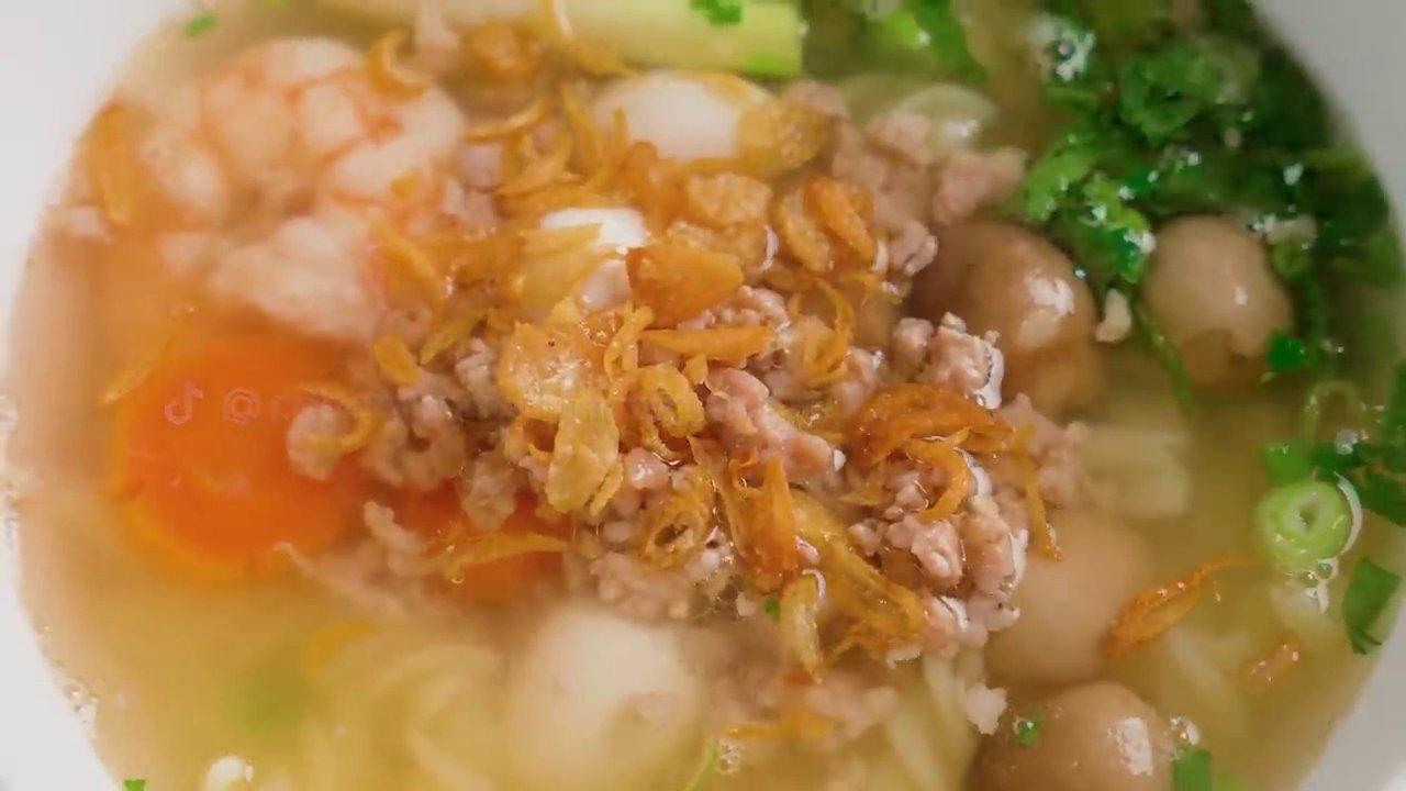 Luộc nui chín tới, mềm dai vừa phải là bí quyết để món ăn có kết cấu hoàn hảo.