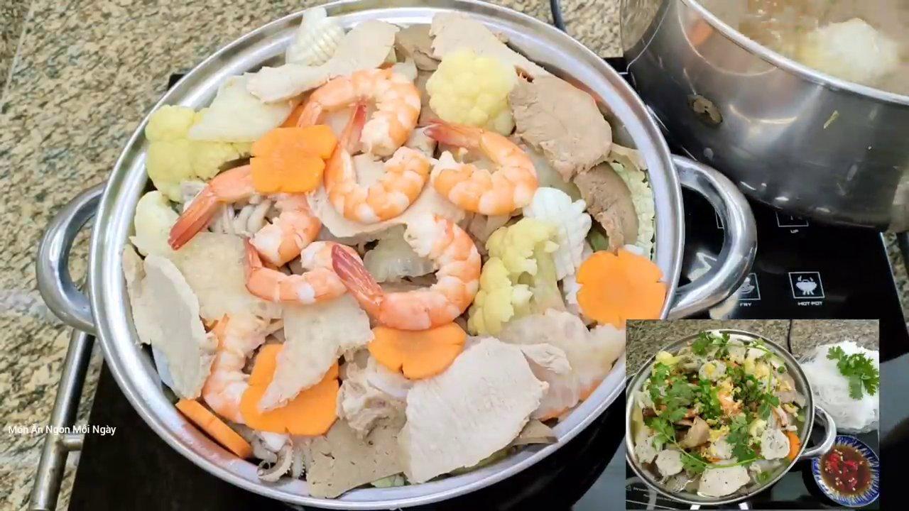 1 kg xương gà là nguyên liệu chính để tạo nên nước dùng ngọt thanh cho nồi lẩu.