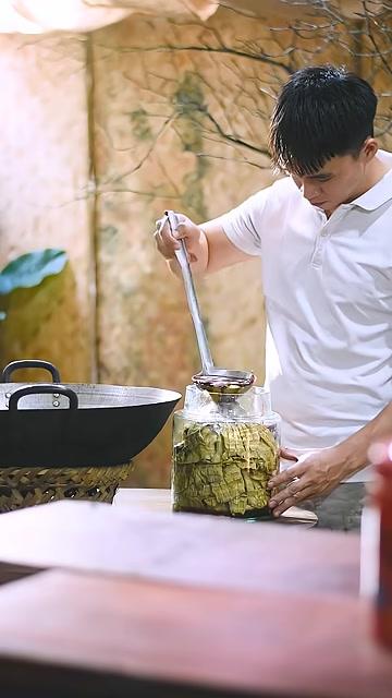 Pha chế nước xì dầu tỏi ớt để ngâm măng, tỷ lệ là bí quyết riêng.