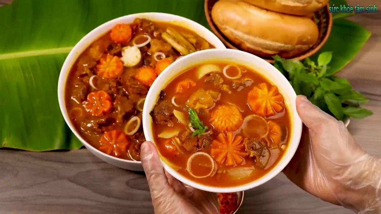 Nồi bò kho hoàn chỉnh với màu sắc hấp dẫn, thịt mềm, nước sánh.