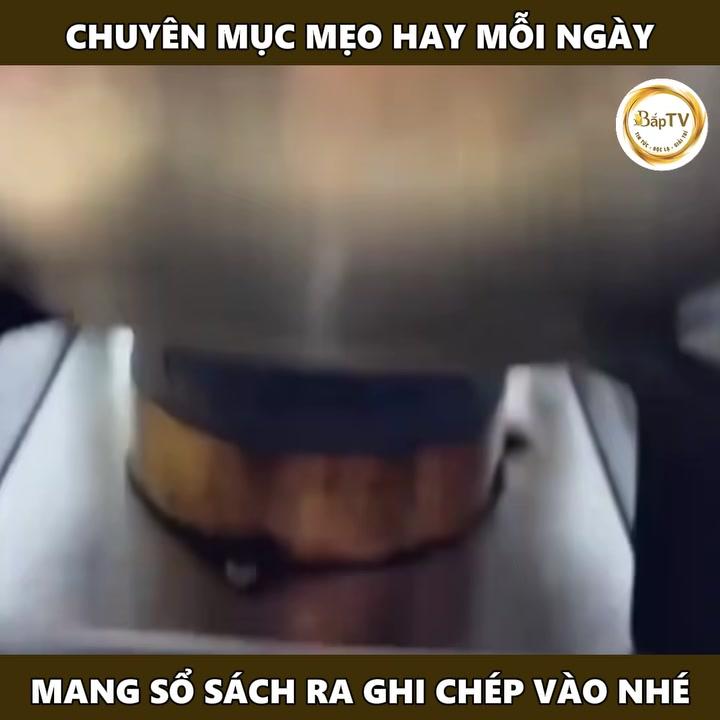 Mẹo hấp bánh bao không cần lót giấy, cho bánh vào xửng sau khi nước đã sôi.