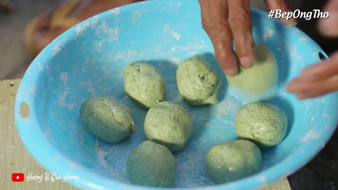 Hỗn hợp nem sau khi trộn đều, có độ kết dính vừa phải.