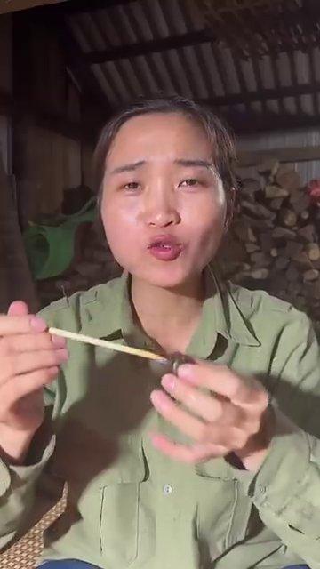 Một con ốc đá to, thịt chắc và đầy đặn.