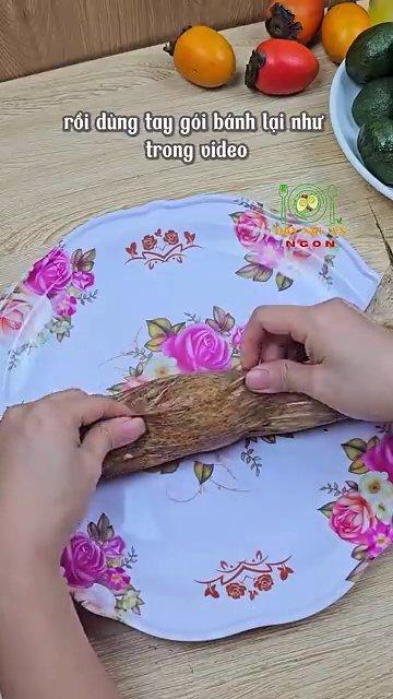Bánh gái sau khi hấp chín, có màu xanh đặc trưng và tỏa hương thơm phức.