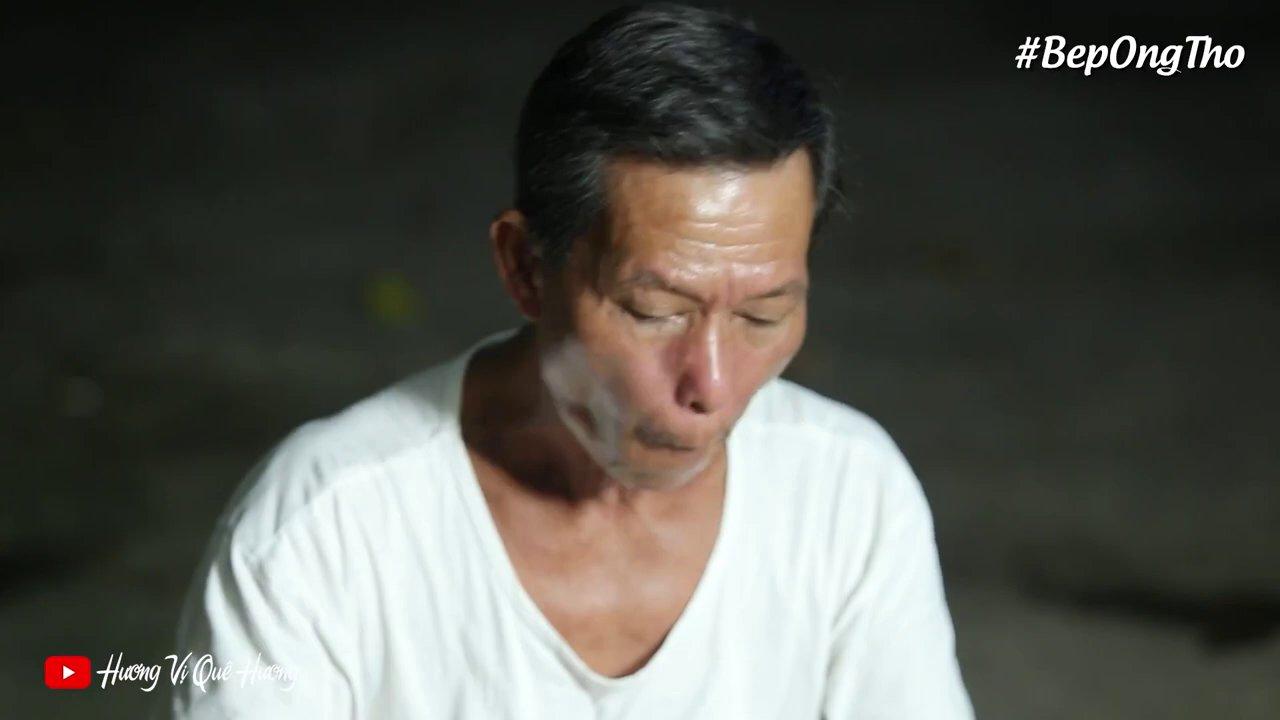 Nem chua sau 3 ngày ủ, có màu hồng nhạt và mùi thơm đặc trưng.